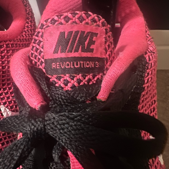 Nike Women's Revolution 3 Shoes. Size 8.5 - Picture 4 of 5